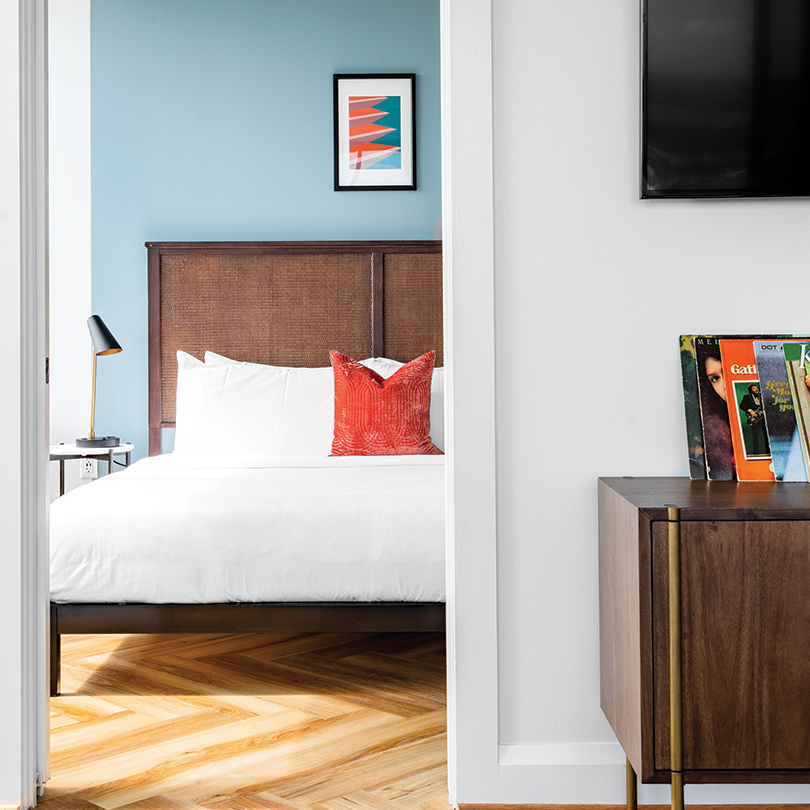 Mint House Dallas - Downtown, Santander Tower